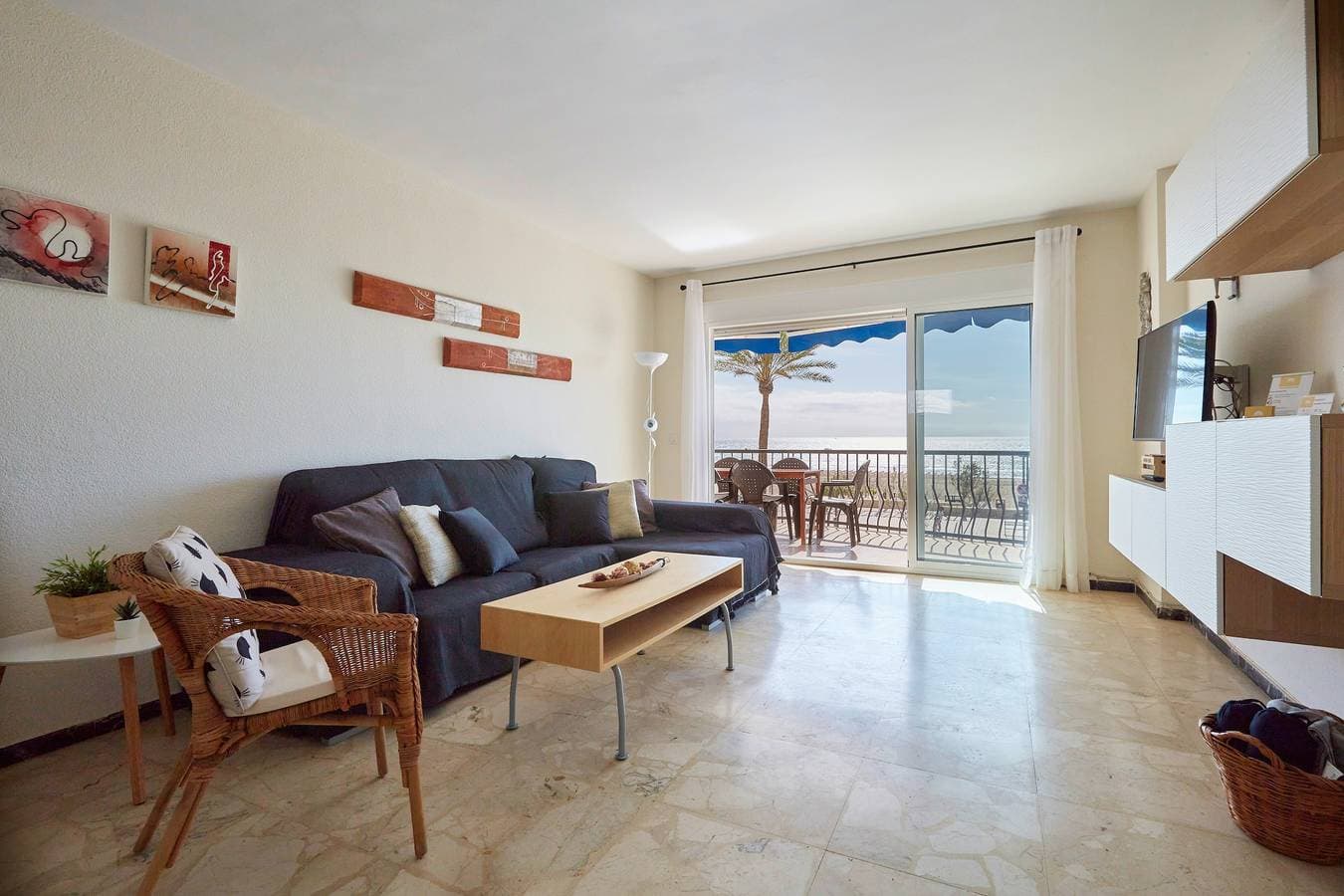Foto 2 von 25: Beachfront Terrace – Direkt am Strand mit großer Terrasse und Meerblick
