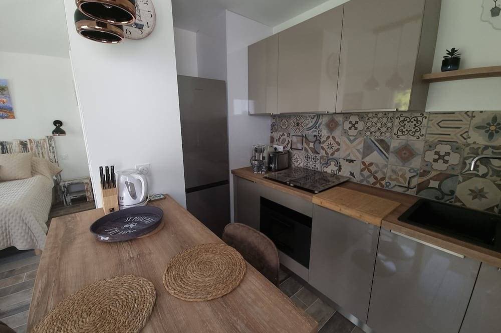 Foto 7 von 11: Charmant Studio de 22 m² Avec Terrasse de 13 m² et spa Spacieux Sous Pergola
