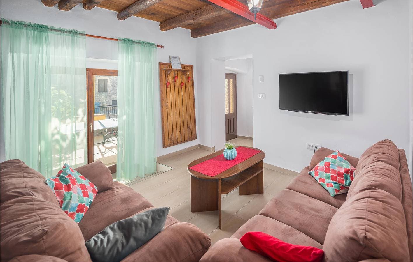 Foto 6 von 34: Geräumige 2-Zimmer-Wohnung mit Pool, WLAN und Parkplatz in der Nähe des Stadtzentrums von Sutivanac
