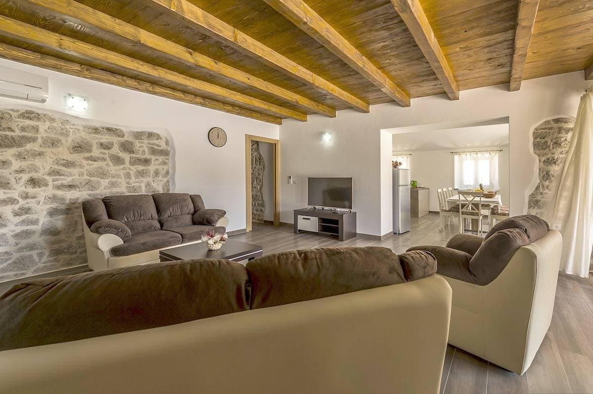 Foto 10 von 37: Geräumige Villa Marija Kloštar mit Privatem Pool