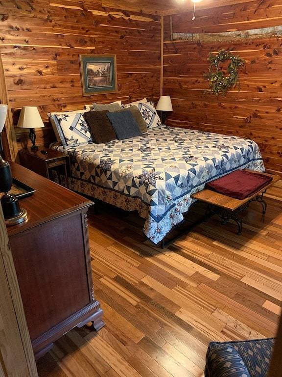 Foto 12 von 29: Delightful Log House on the Little Red River with hot tub!