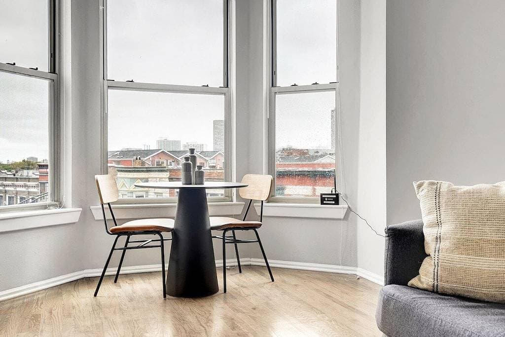 Foto 9 von 20: Airy Lakeview 1Br w/ W/D, 1 block to L, near Wrigley Field, by Blueground