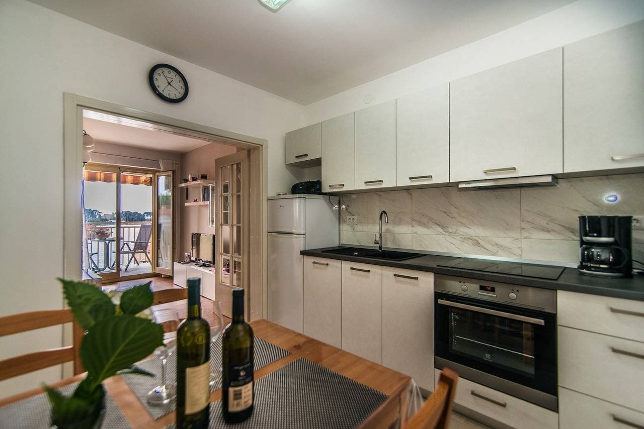 Foto 12 von 24: Ferienwohnung Vesna mit Meerblick