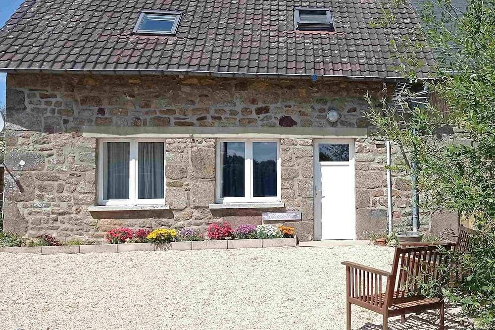 Four person cottage with heated/covered pool & private jacuzzi, 3 star rated 1