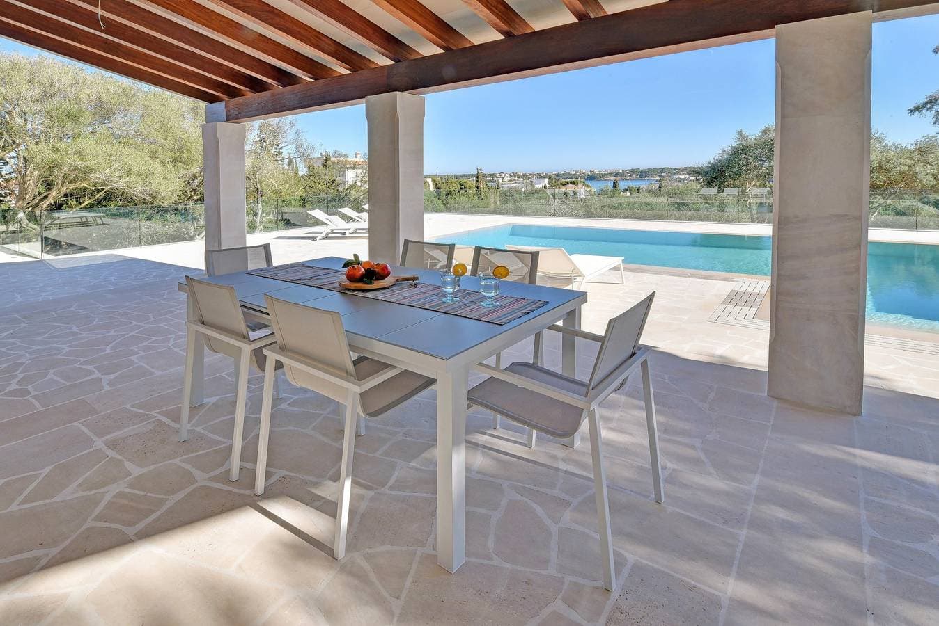 Foto 6 von 38: Luxury Cala D'or Villa | Casa Corso | 3 Bedrooms | Great Sea Views | Bright and Modern
