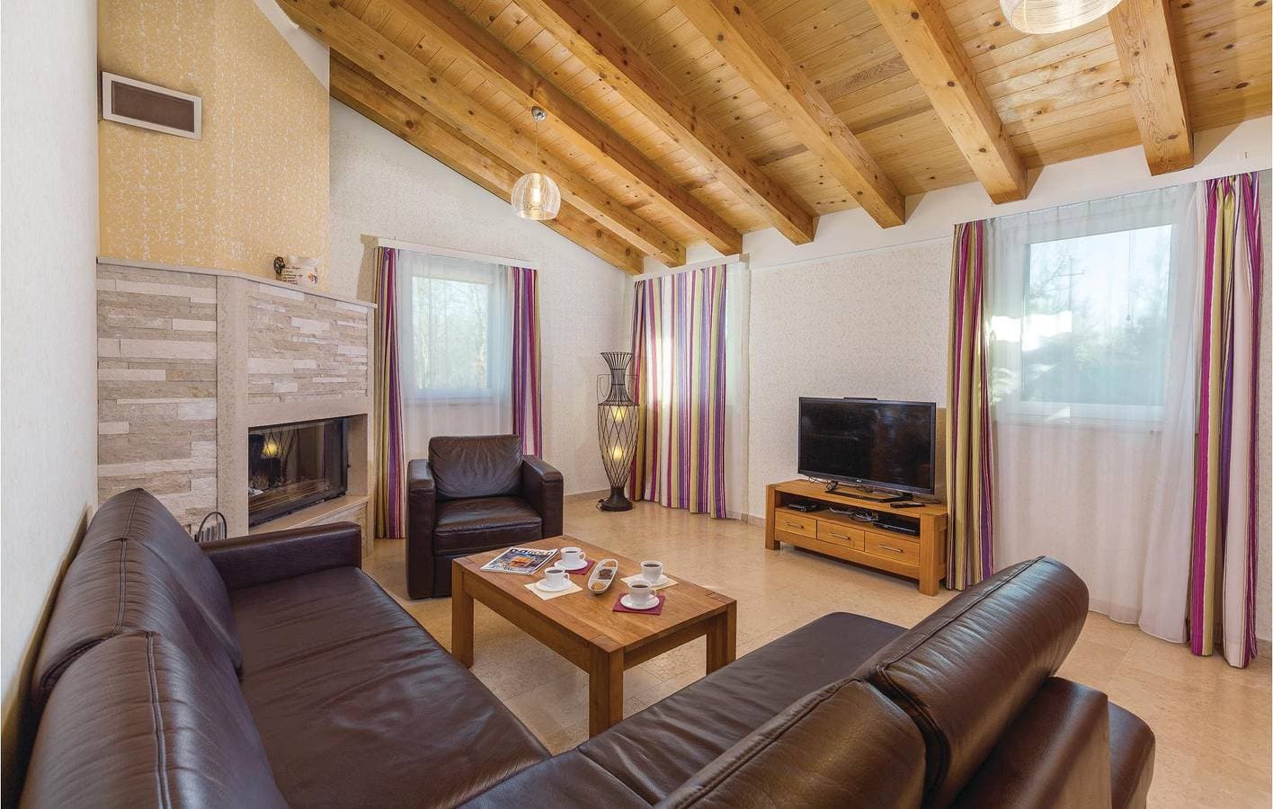 Foto 5 von 47: Geräumige 2-Zimmer-Ferienwohnung mit Pool, WLAN, Klimaanlage und Parkplatz