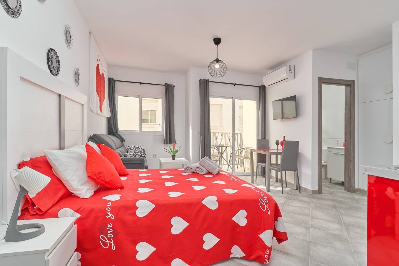 Foto 6 von 31: Einzimmerapartment "Nerja Boutique Deluxe 201" mit Gemeinschaftspool und WLAN