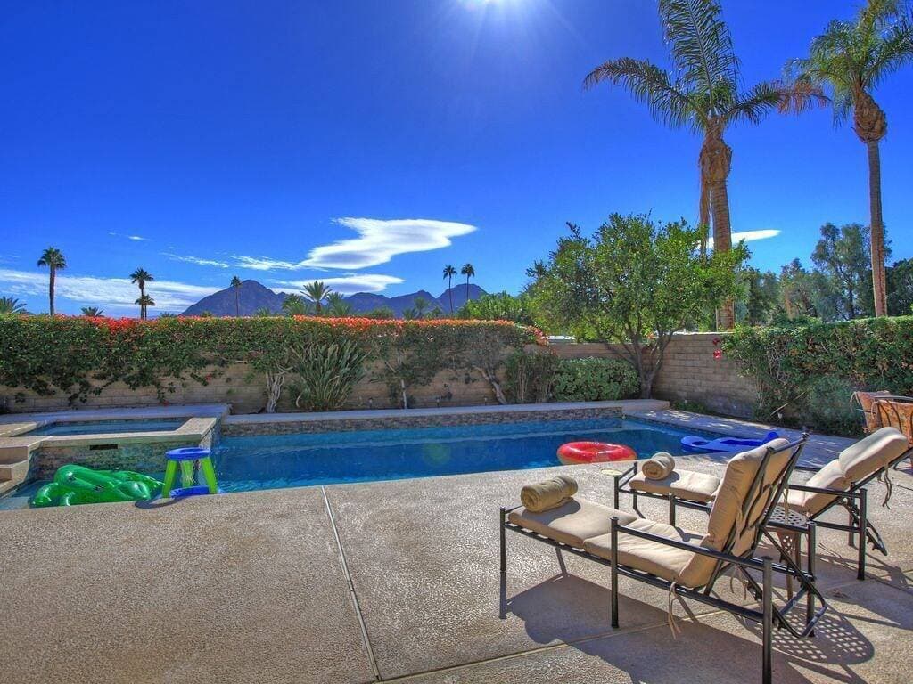 Foto 6 von 27: Indian Wells Pool Home - Toller Ort für Familie und Freunde zum Schwimmen, Essen und Entspannen.