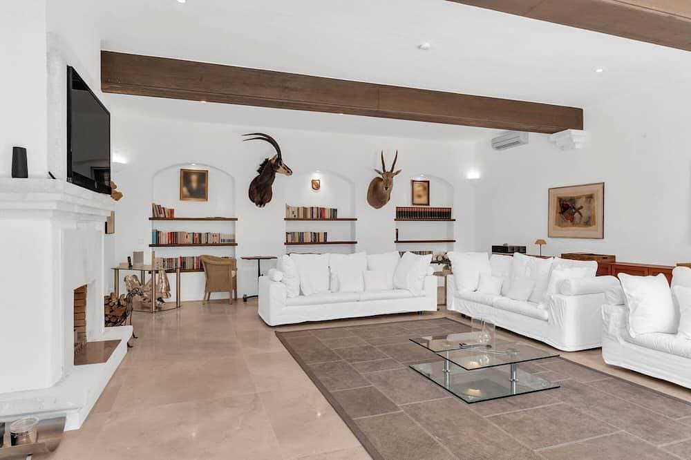 Foto 12 von 30: Luxurious villa with amazing sea view and mesmerizing sunsets in Cala Llamp