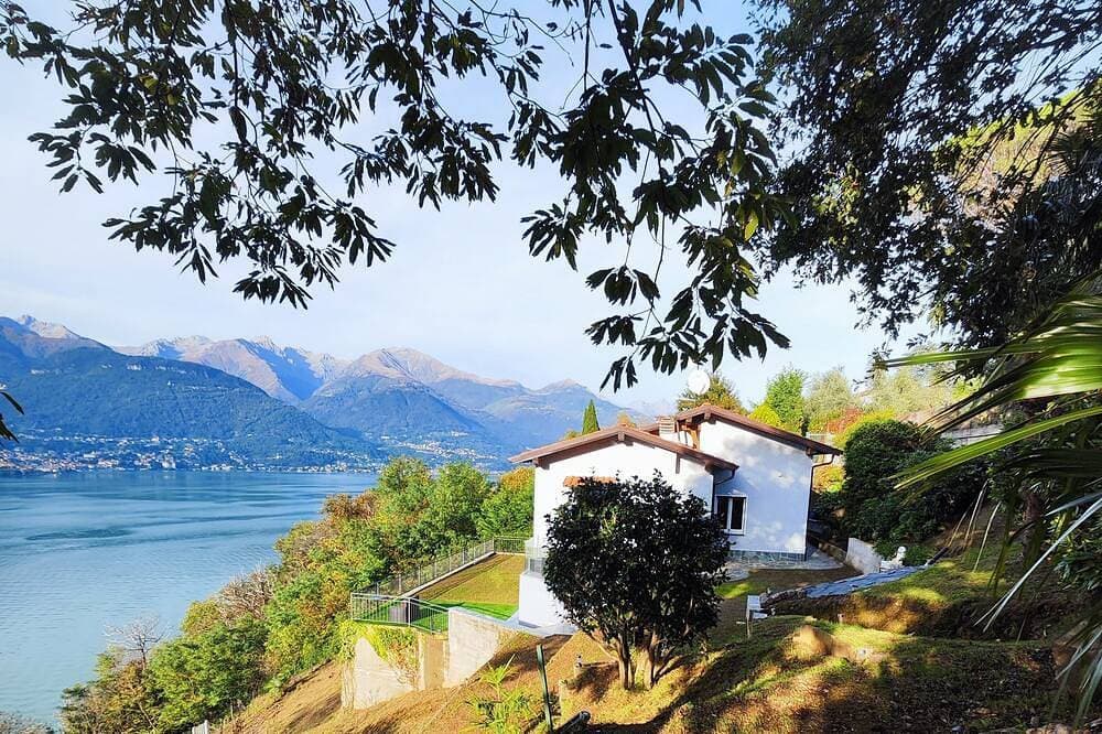 Foto 11 von 30: Laguna Blu - Dream Villa with panoramic Jacuzzi on Lake Como