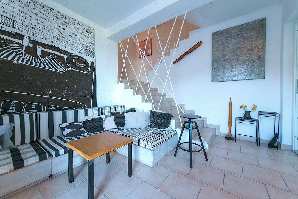 Foto 7 von 11: Villa Ivka Apartment C- 2 BRs 2 bathrooms, loggia and terrace with grill