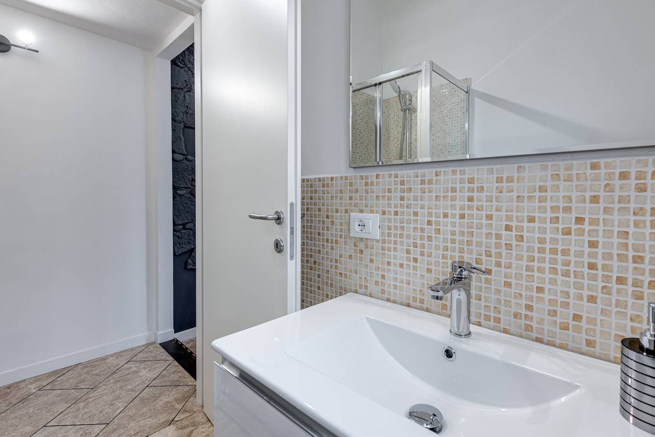 Foto 11 von 23: Appartement 'Josephine Firenze' mit Balkon, WLAN, Parkplatz & Klimaanlage