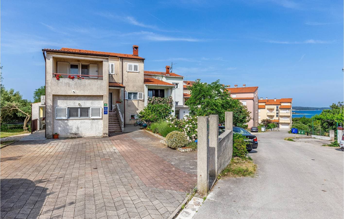 Gemütlich, 1 km vom Strand entfernt: WLAN, Klimaanlage, Terrasse und Parkplatz inklusive! 1