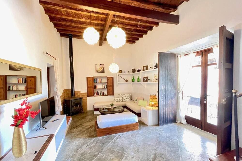 Foto 11 von 30: Villa „El Palau De Can Sergent“ mit Bergblick, WLAN und Klimaanlage