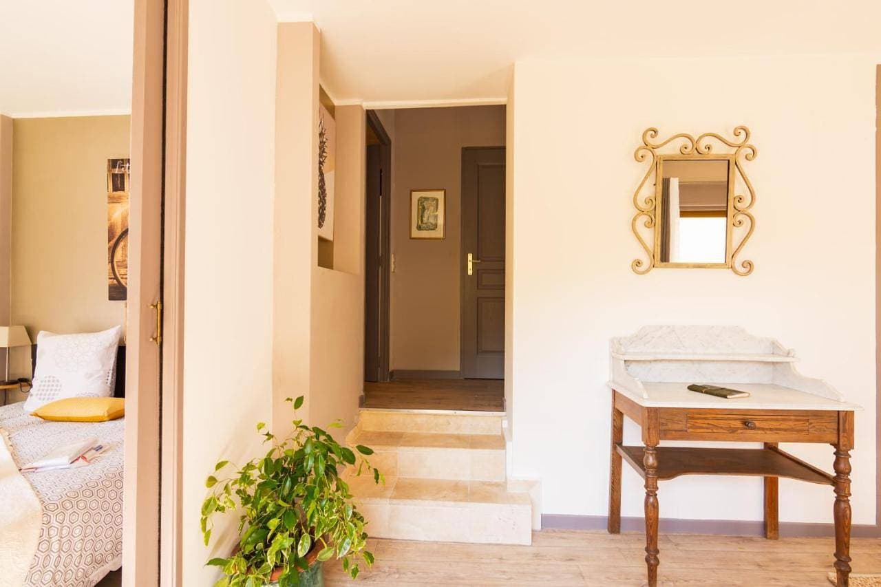 Foto 13 von 14: Appartement de charme, spacieux, Moustiers #5
