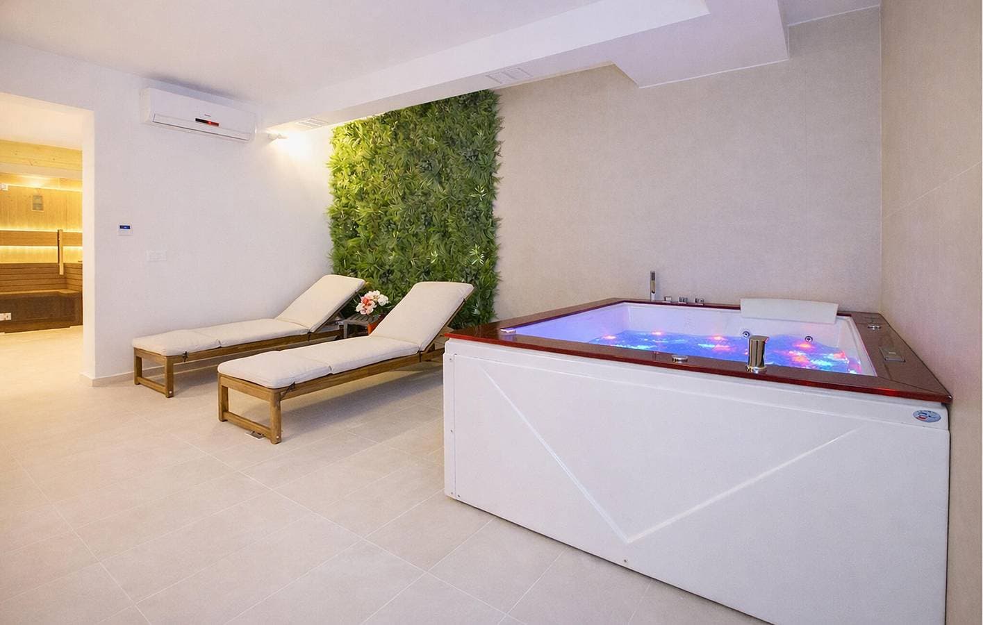Foto 3 von 48: Reizende 1-Zimmer-Wohnung mit Pool und Terrasse, 400 m vom Stadtzentrum von Musalez entfernt