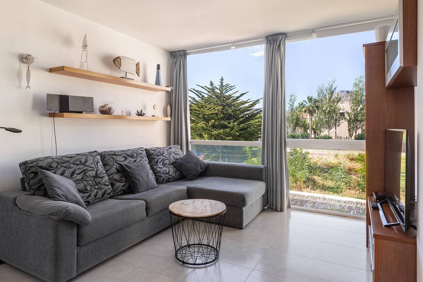 Foto 6 von 29: Ferienwohnung Llenaire cerca playa mit Bergblick, Gemeinschaftspool und WLAN