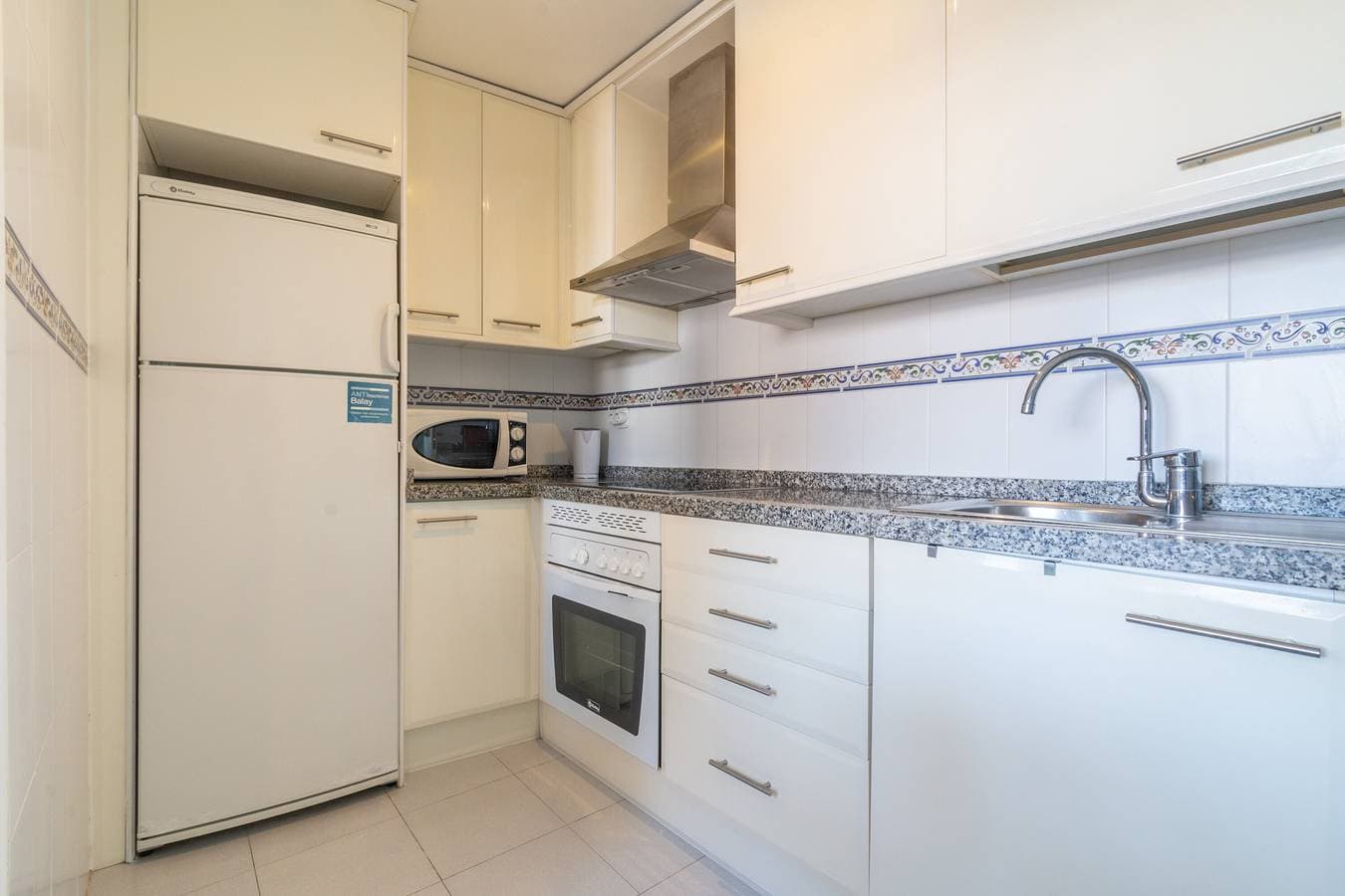 Foto 10 von 28: Ferienwohnung 'Duquesa Suites Golf und Gärten' mit Pool zur gemeinsamen Nutzung und Klimaanlage