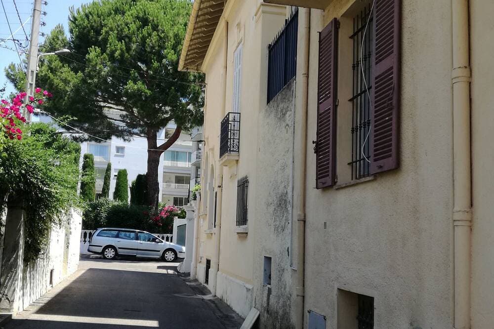 Foto 7 von 30: Charmante 2 Zimmer Wohnung, kleine Terrasse   mit Blick aufs Meer