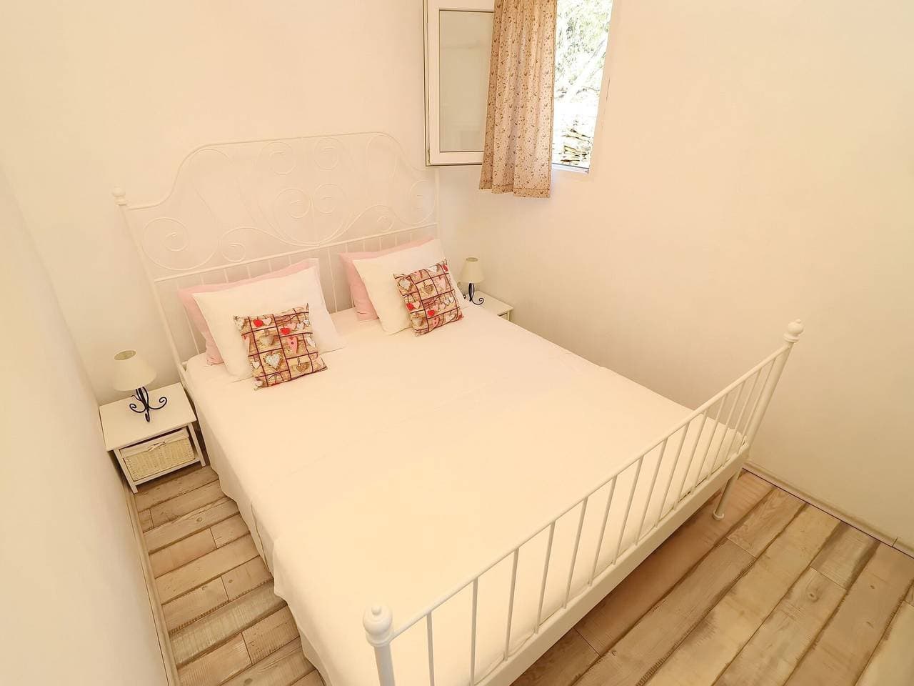 Foto 13 von 35: Greenside Cottage Lumi-Two Bedroom Holiday Home with Terrace and Sea view