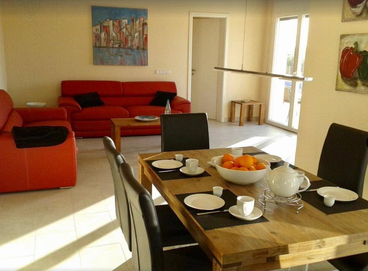 Foto 9 von 51: Three-Bedroom House