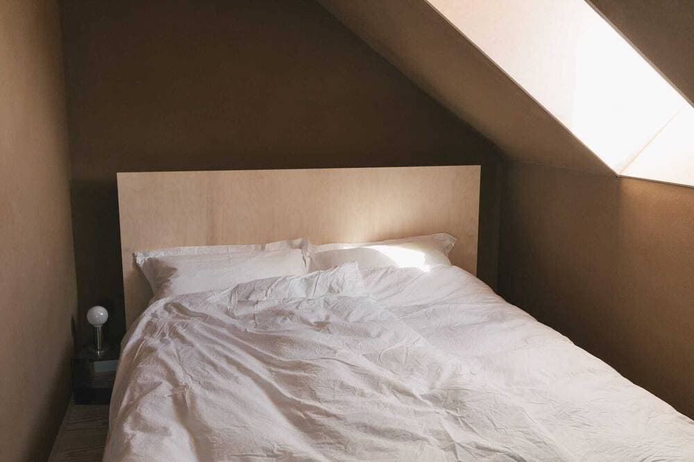 Foto 3 von 30: Dachgeschoss: Kaminofen und Raum für Gemeinschaft