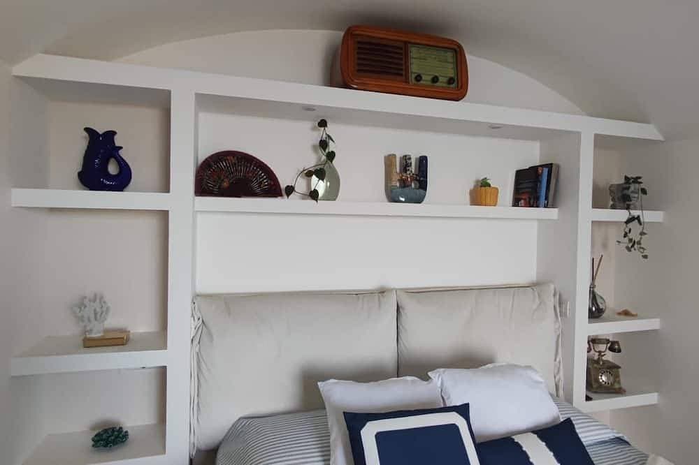 Foto 4 von 18: Romantic room facing the sea, relaxation is well-being on the Amalfi Coast.