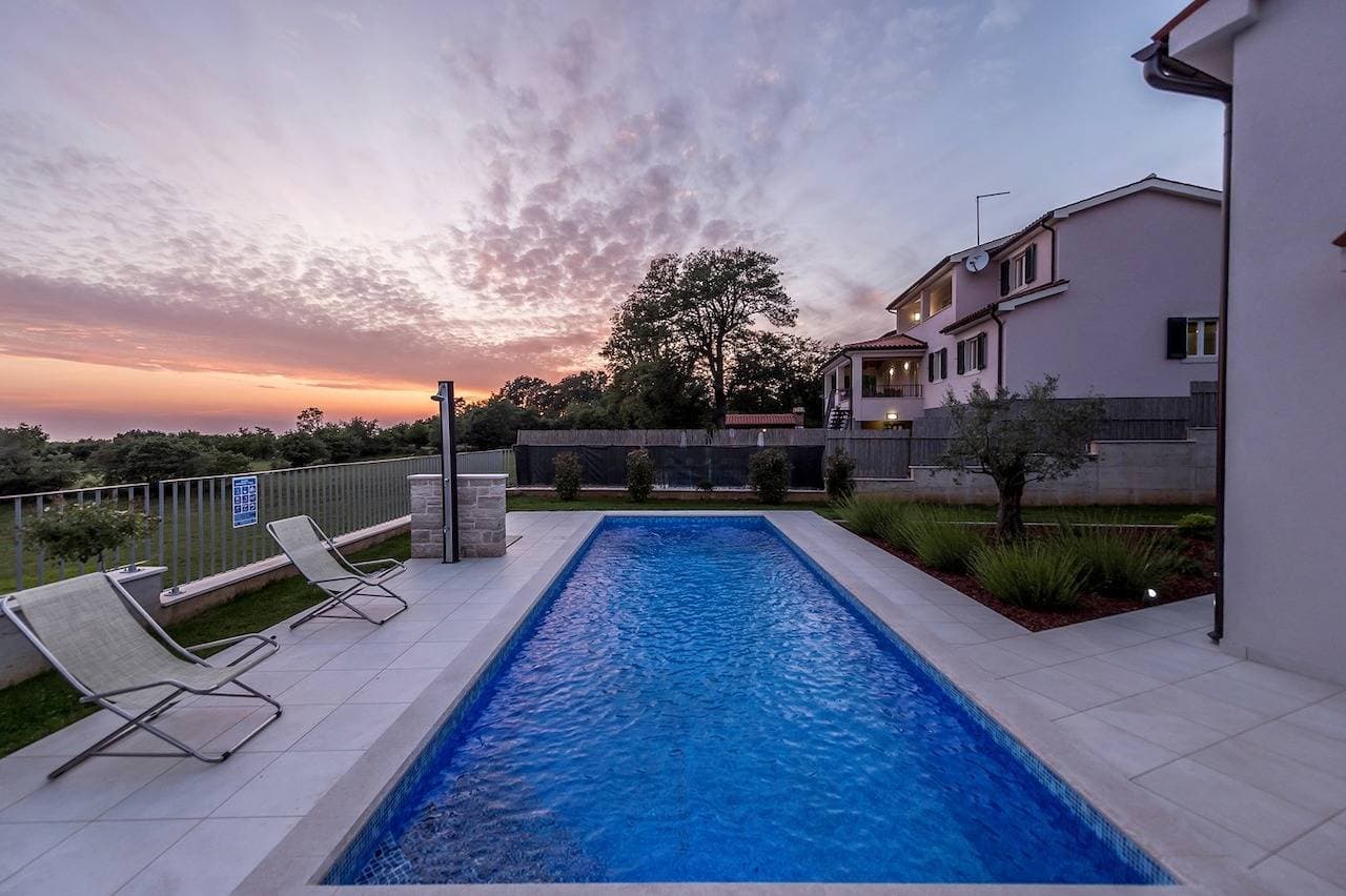 Foto 3 von 30: Moderne Villa Sol Anima mit privatem Pool