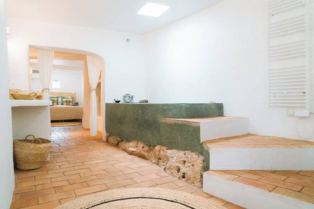 Foto 10 von 30: Maison Atypique 320m² - Terrain 3150m² Arboré - Algarve 6 Chambres-12 Couchages