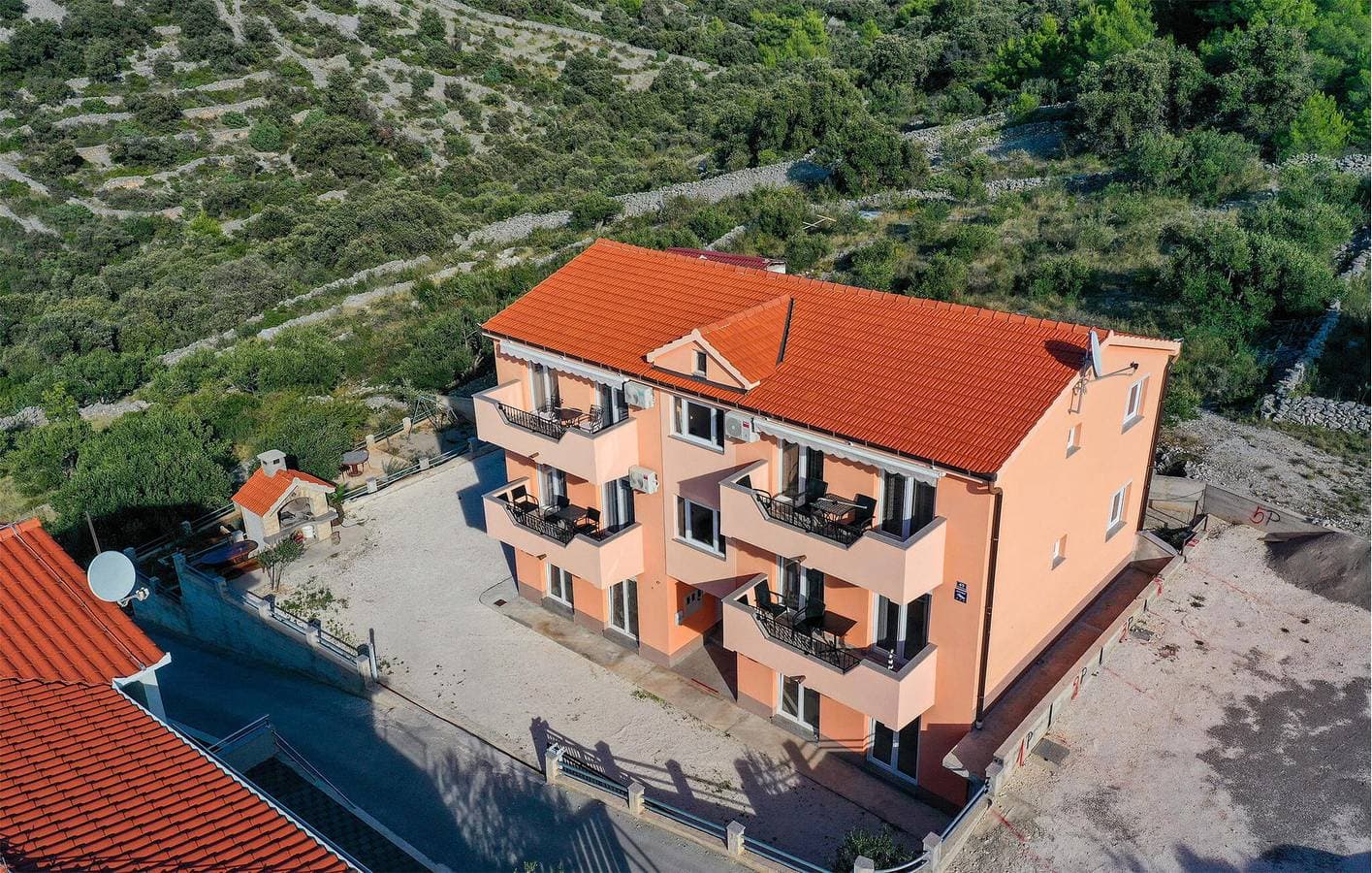 Foto 2 von 22: Gemütliche Wohnung mit Terrasse, WLAN und Parkplatz, 1,5 km vom Strand entfernt