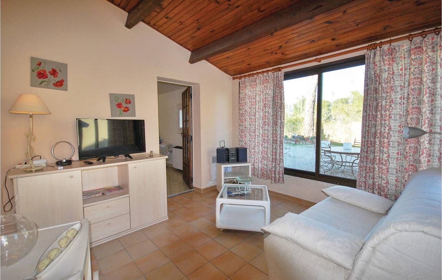 Foto 4 von 16: Poolside Pad: Parkplatz, TV, & Internet - Roquebrune 2.5km