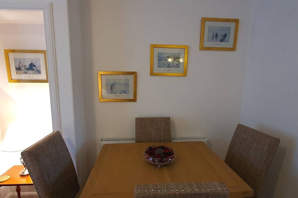 Foto 10 von 16: 51 Milton Crescent, Quiet Townhouse near the beach