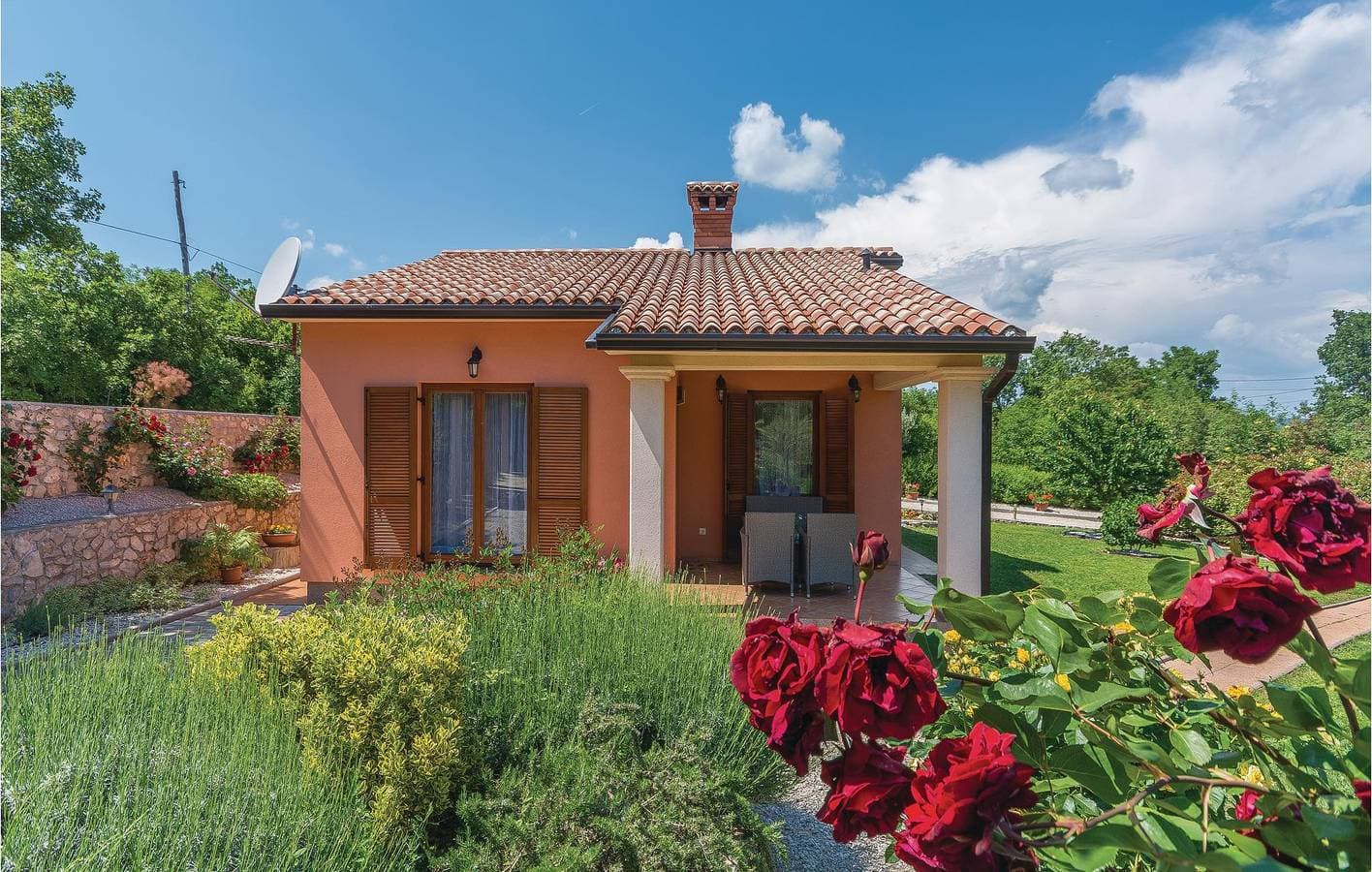 Foto 4 von 36: Geräumige 130 m² große Wohnung mit Pool, WLAN und Parkplatz in der Nähe von Sehenswürdigkeiten