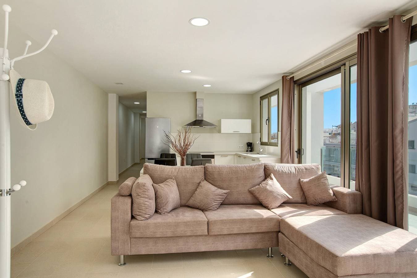 Foto 4 von 22: Apartment Atico Albamar mit Bergblick, WLAN, Balkon und Terrasse