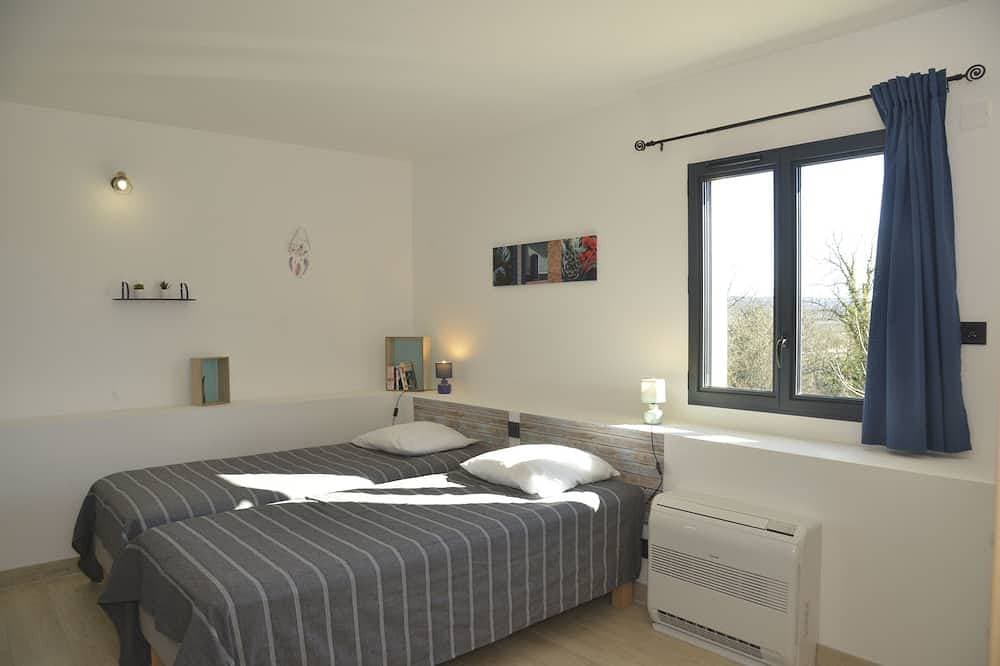 Foto 3 von 30: \"Charm and modernity: air-conditioned former sheepfold with heated swimming pool,