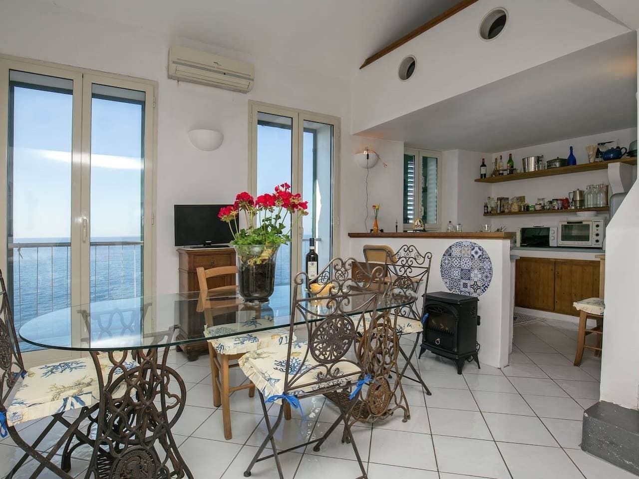 Villa auf einer natürlichen Klippe mit Blick auf das Meer, nur wenige Schritte 1