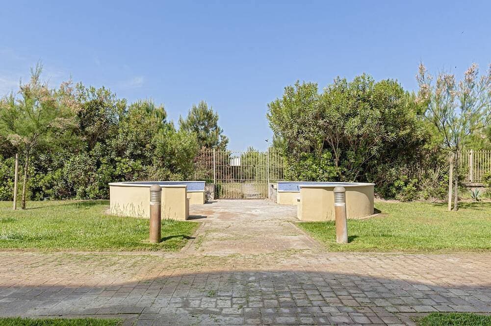 Foto 13 von 20: The recently renovated apartment is a small gem, perfect for two guests. The interiors are modern, thoughtfully designed, and finished with great attention to detail to ensure maximum comfort. It features a cozy double bedroom, a bright living area with