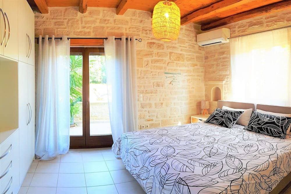 Foto 5 von 30: Villa Harmony, traumhafter Ausblick, Pool 12 m, Tischtennis, Natursteinvilla