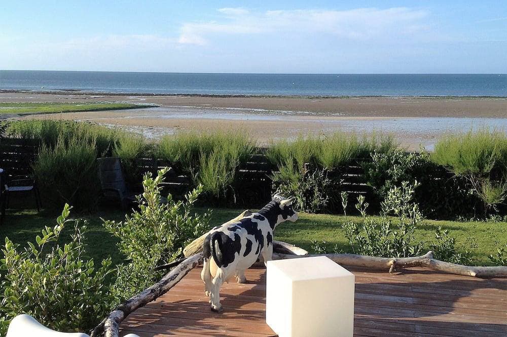 Charaktervolles Haus mit Terrassen und offenem Blick auf den Strand 1