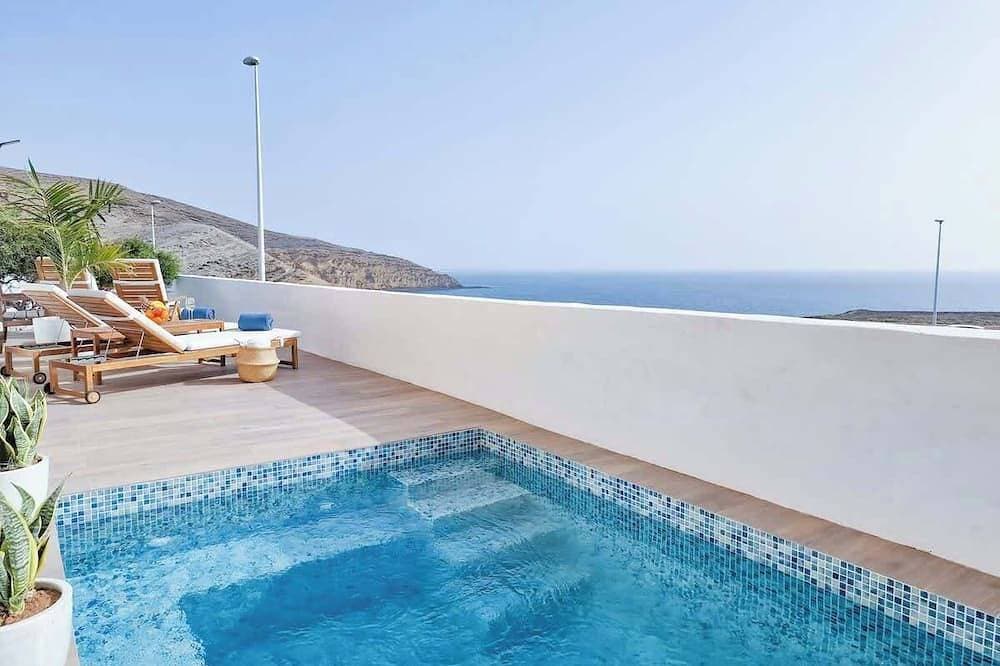Seaside Jacuzzi Pool Retreat Medano 1