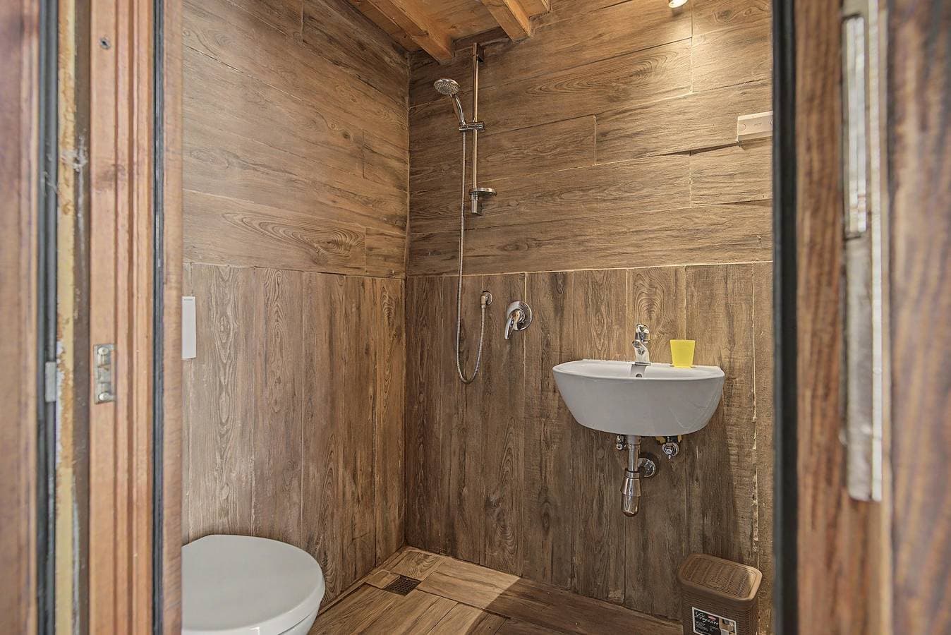 Foto 10 von 21: Glamping 'C Selva Tenda Castagno' mit Grill und Gemeinschaftspool