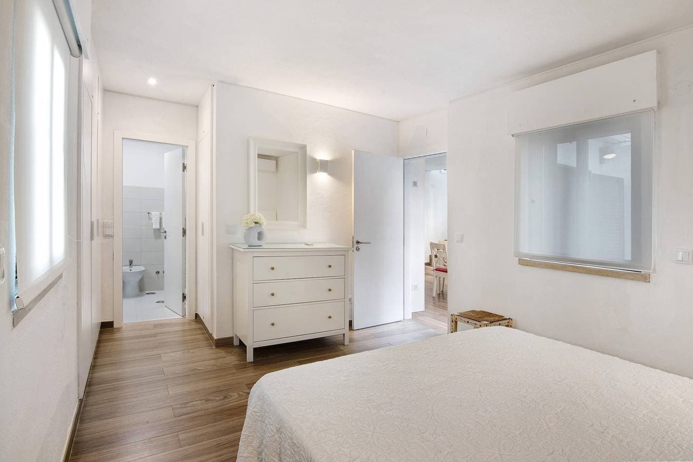 Foto 12 von 25: Ferienhaus 'Pear Tree' mit privater Terrasse, WLAN und Klimaanlage