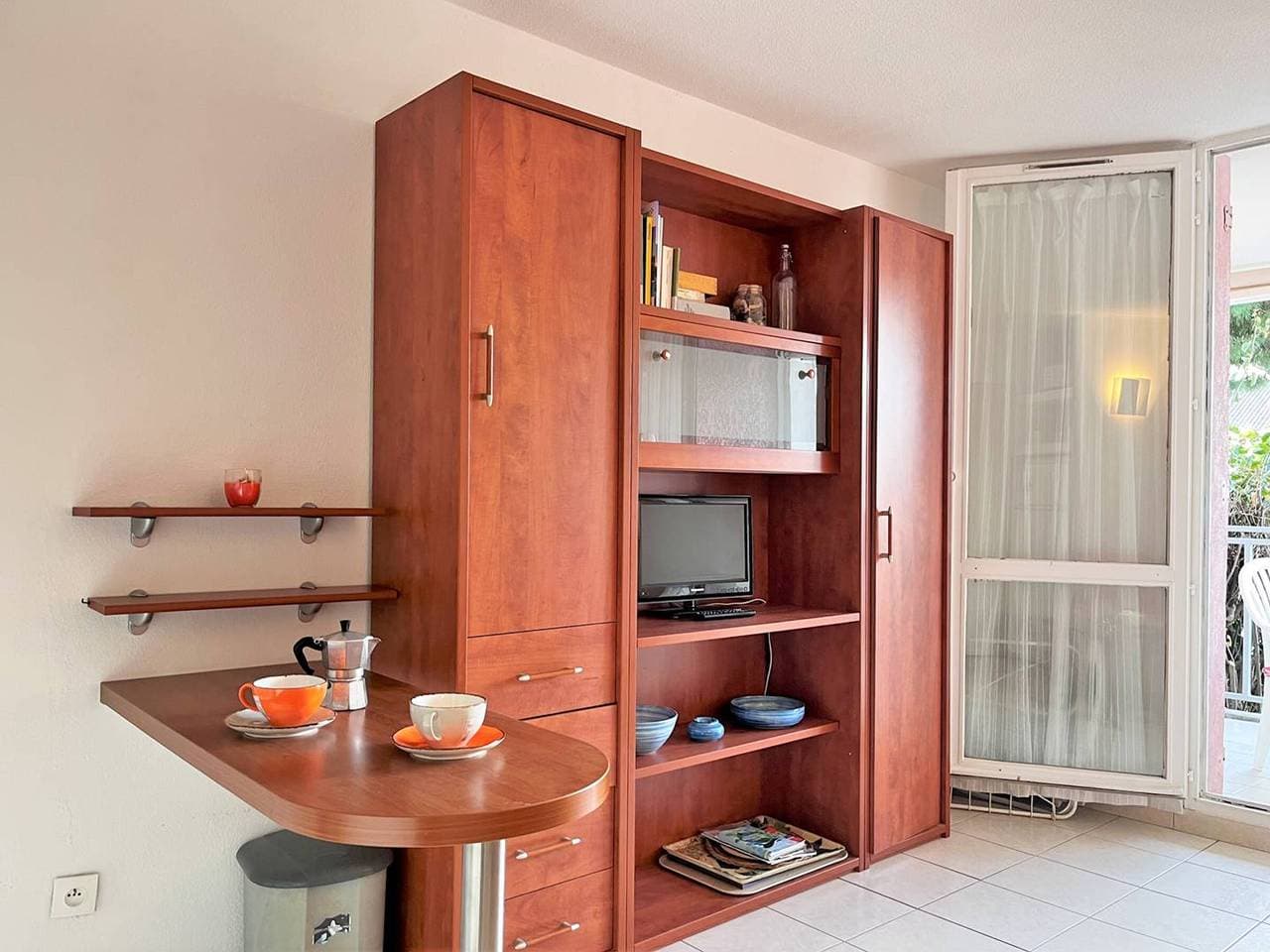 Foto 3 von 15: Gemütliche 2-Zimmer-Wohnung, 100m vom Strand, Terrasse, Parkplatz, 6 Schlafplätze - Le Lavandou