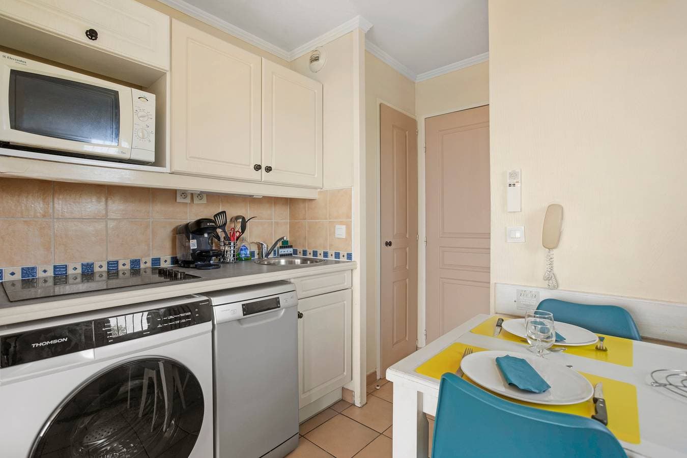 Foto 11 von 44: Ferienwohnung 'Grimaud 4 Personnes Clim Vue Mer' mit Meerblick, privater Terrasse und Klimaanlage