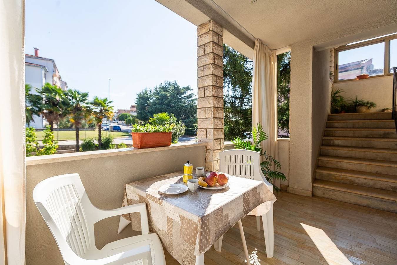 Foto 2 von 16: Komfortables Apartment wenige Minuten zur Altstadt von Porec und zum Strand mit Garten