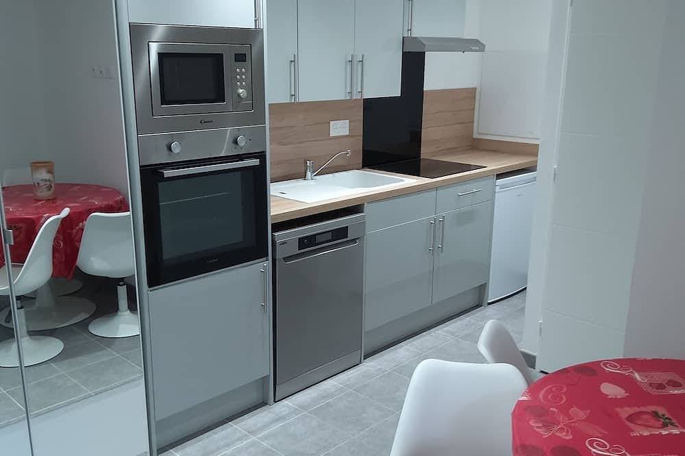 Foto 7 von 13: 30 m2 furnished apartment near shops and metro