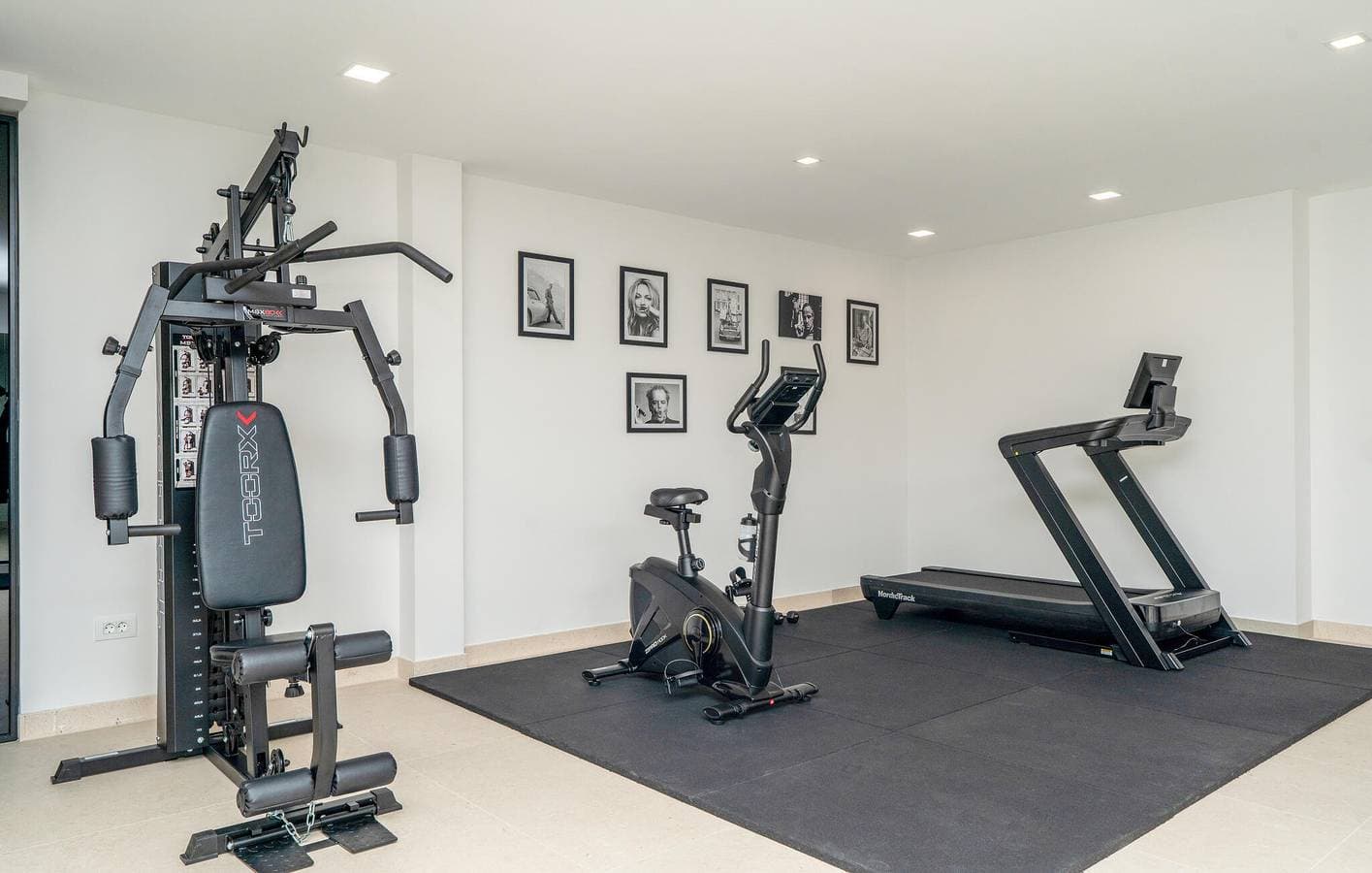 Foto 9 von 45: Geräumige 2-Zimmer-Wohnung mit Pool, Terrasse und 800 m zum Strand
