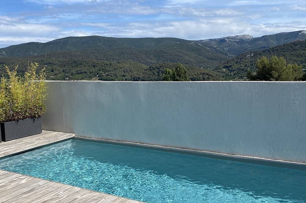 Villa 6 persons near Cassis Marseille Aix en Provence swimming pool barbecue view 1