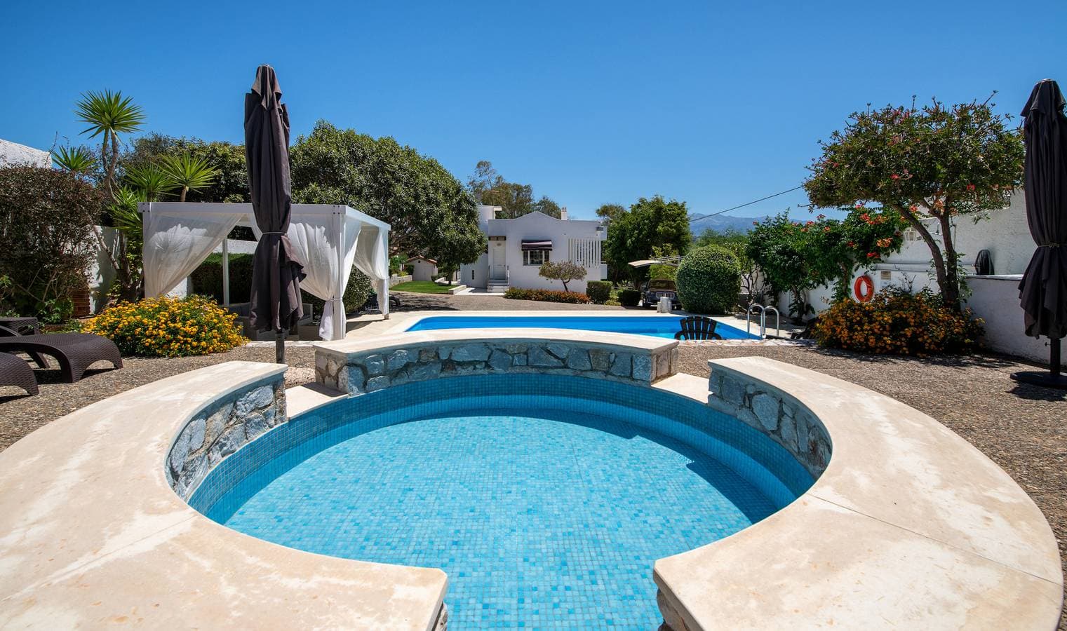 Foto 5 von 70: Luxury Seaside Villa Plumeria – 50m to Sandy Beach