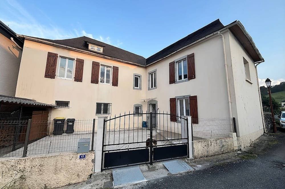Vacation home, 115 m² · Sleeps 9 · Enclosed garden · Dogs welcome 1